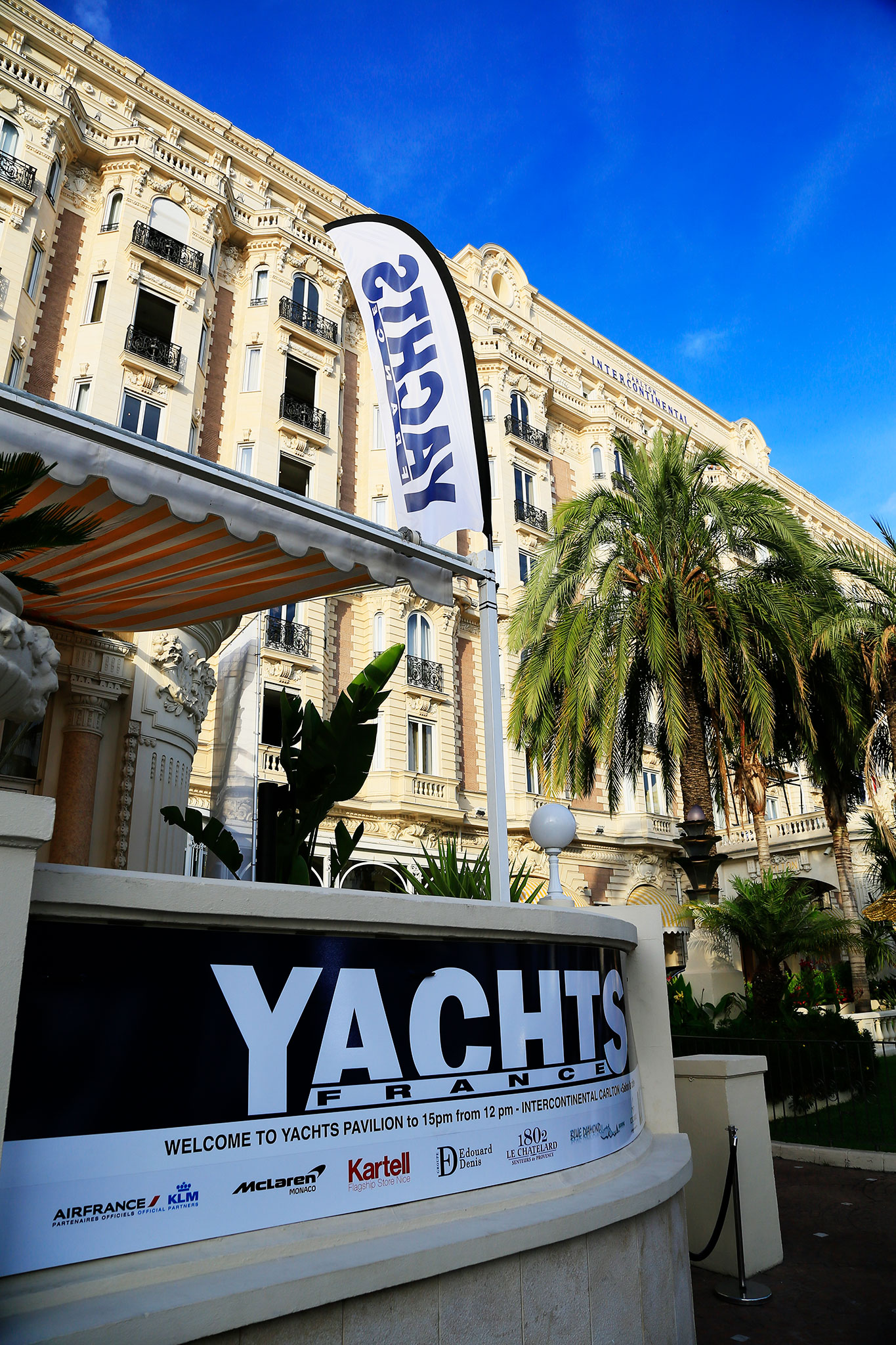 stand-carlton-yachts-magazines-2018 stand-carlton-yachts-magazines-2018